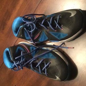 Nike Basketball Shoes size 7y